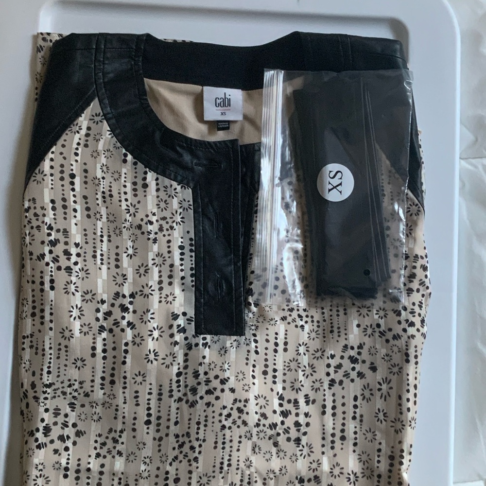 perfect travel companion โฃ๏ธ CAbi Faux Leather Accents 37โ length - Picture 2 of 11